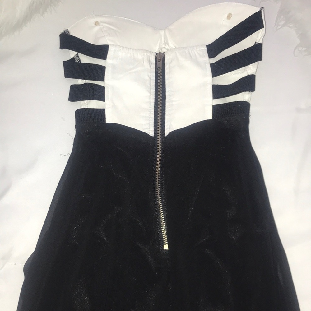 High-Low Dress 🖤 - Picture 5 of 8
